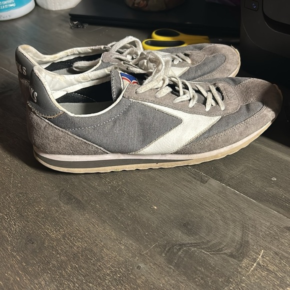 VARSITY VANGUARD SHOE BY BROOKS WOMENS 10B - Picture 4 of 6